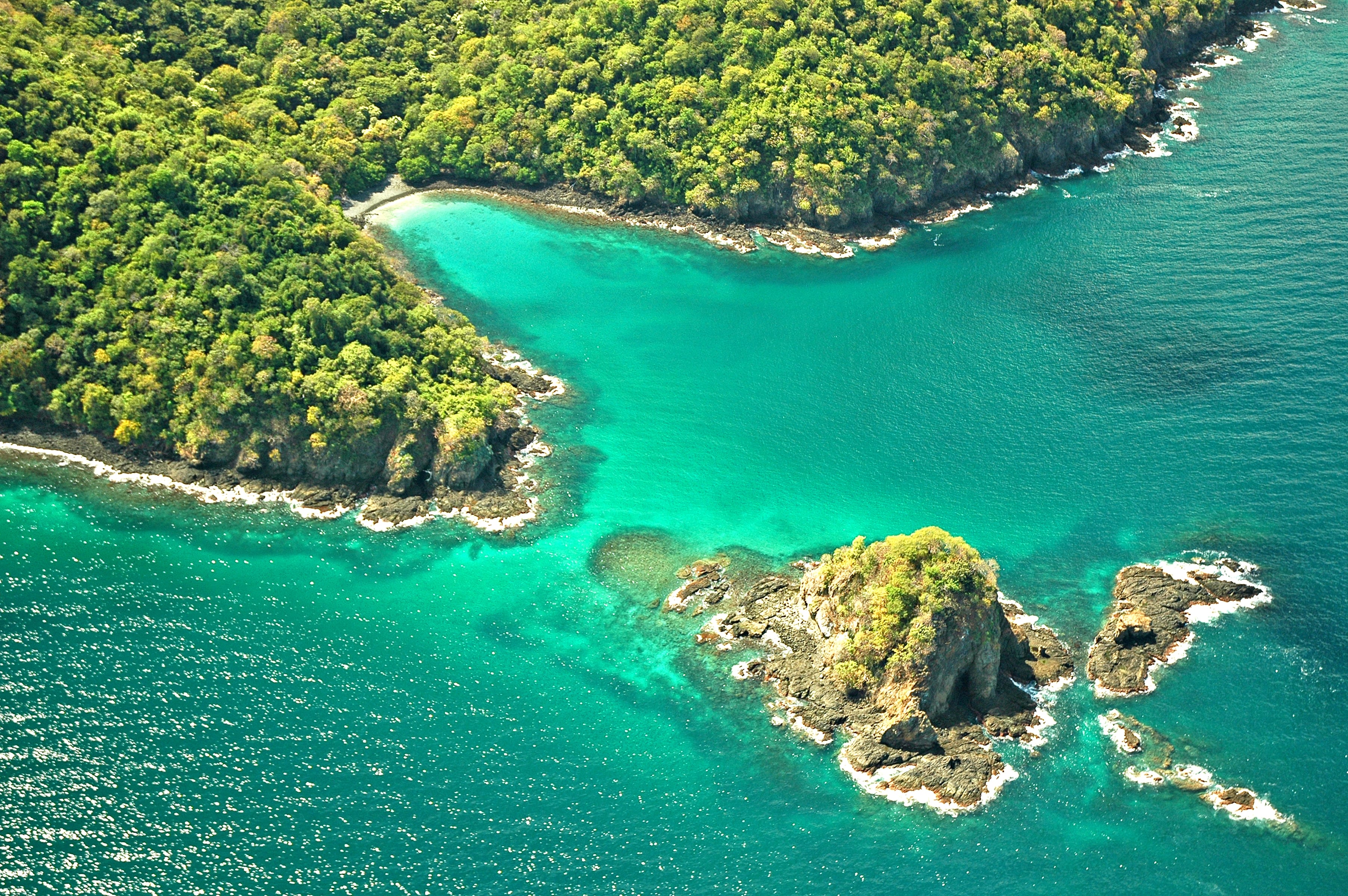 Hướng dẫn Công viên Quốc gia Manuel Antonio 2026: vé SINAC, đóng cửa thứ Ba, bãi đỗ xe và quy định đồ ăn