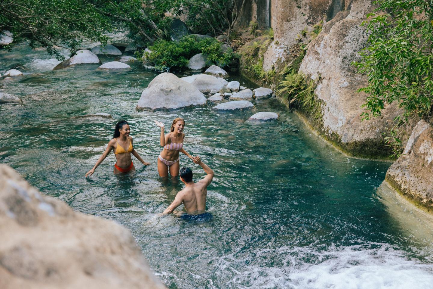 waterfall las-chorreras-hacienda-guachipelin