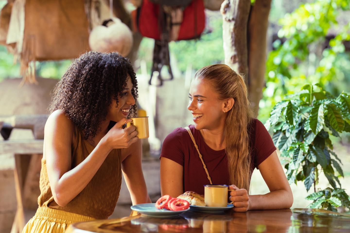 women-drinking-coffee-el-sitio-don-pedro-nicoya
